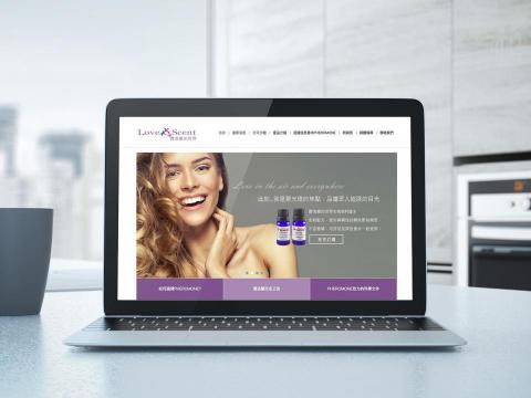 Louis - [ 費洛蒙的世界 ]  
網頁設計