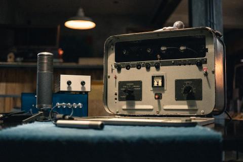 陳宇 - -音樂製作技術
採用類比後製，以替換真空管的方法創造不同的音色，且錄音採用換管前級放大技術提升器樂與人聲最自然的聽覺共鳴。