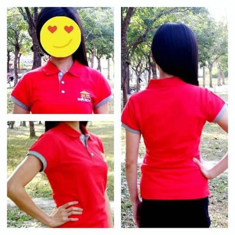 第衣學院 - 台大電資學院國際會議研討會活動衣--- 

1.專業電繡logo---
2.灰色羅紋袖 : 袖口較立體--
3.下擺開岔 : 穿起來正式---
4.內門襟變色 : 有發現外面是紅色裡面是灰色嗎！---
5.男/女版 : 版型不同 
男的帥女的美---
6.在傳統制式的polo衫上做點小變化，
正式卻不呆板 活潑但不失端莊--------------------

#第衣學院---#女版---研討會