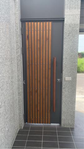 極鋒鋼鋁有限公司 - 