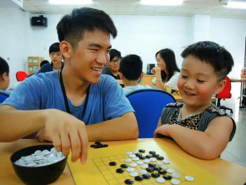 豪豪老師-現役大學「棋王」頭銜 - 提供圍棋課程的專家 豪豪老師-現役大學「棋王」頭銜 - 提供圍棋課程的專家