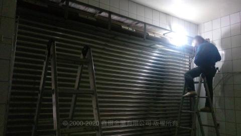 鑫鋼金屬有限公司 - 白鐵捲門