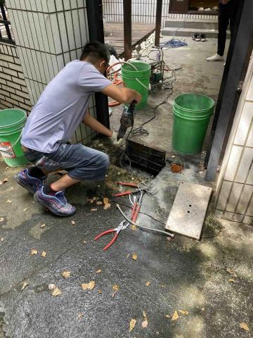 提供兼差服務的專家曾毅軒