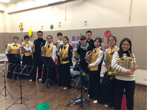 張老師音樂家教 - 擔任偏鄉學校管樂社法國號分佈指導 張老師音樂家教 - 擔任偏鄉學校管樂社法國號分佈指導