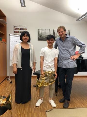 張老師音樂家教 - 參加薩爾茲堡音樂節-接受慕尼黑音樂院法國號教授Johannes Hinterholzer 指導 張老師音樂家教 - 參加薩爾茲堡音樂節-接受慕尼黑音樂院法國號教授Johannes Hinterholzer 指導