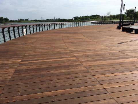 翊澄工程企業社 - 室外代工:
故宮南院<木地板><扶手>