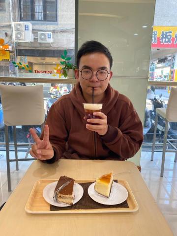 提供高中物理服務的專家陳烱濤