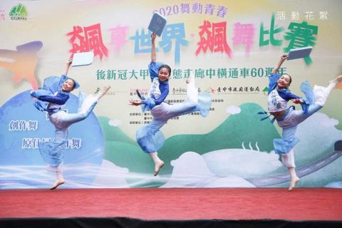 耘漾視覺平面設計 - 舞台背板設計