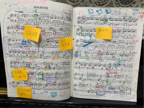 Lily 音樂老師 - 學生準備比賽 上課詮釋樂譜