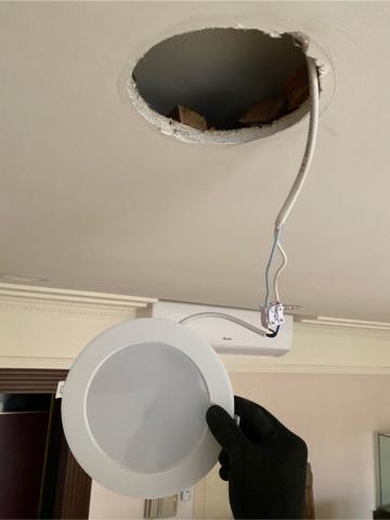 艾奎其資訊工程有限公司 - 崁燈汰換為 LED燈具安裝