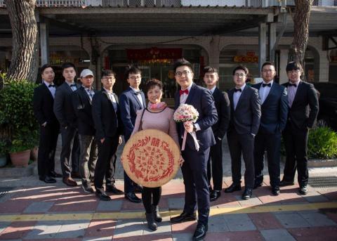 婚攝羅賓 - 娶新娘不是件容易的事?
要過五關斬六將✨ 
突破重重難關?
英勇的伴郎團不可少