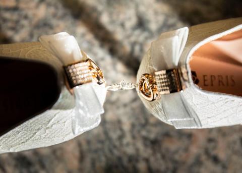 婚攝羅賓 - 婚鞋?
一雙走在幸福路上的鞋?