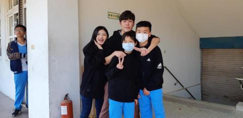 林孜倩 - 帶領國中生參與營隊，學習教案