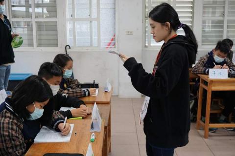 林孜倩 - 育樂營隊教導國中生