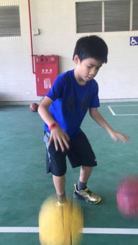 俊傑の籃球教室 - 恩瑞小朋友運球練習