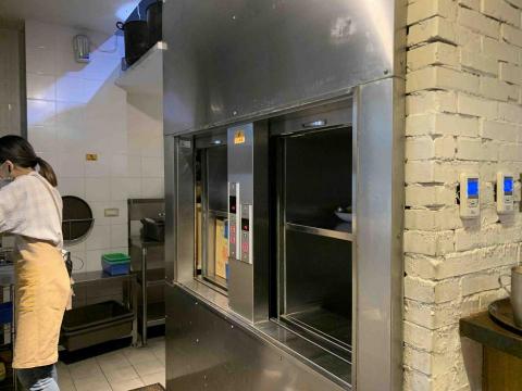 速進機電工業(股)公司 - 貳樓餐廳昇降機 速進機電工業(股)公司 - 貳樓餐廳昇降機