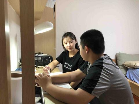 黃琪恩 - 教導國一學生