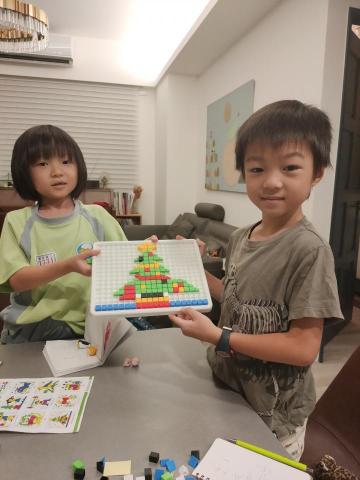 程虹秦 - 上英文課同時參與桌遊遊戲讓孩子愛上學習