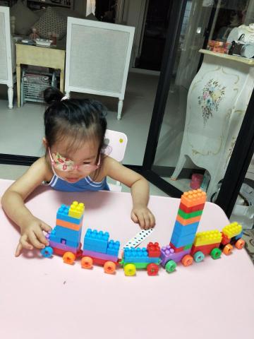 程虹秦 - 陪孩子進行一些空間類型的課程