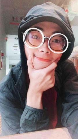 提供77服務的專家溫子健