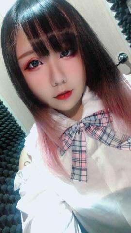 提供新娘妝服務的專家ハル