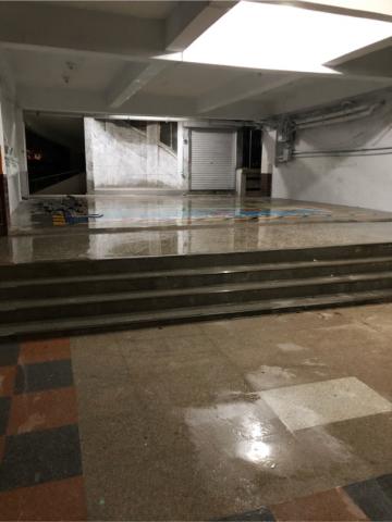 宸恩油漆整修工程 - 國小中庭天花板改色