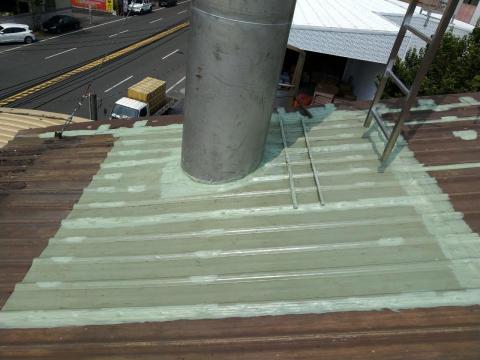 東益實業社-屋頂抓漏、PU防水 - 排風管烤漆板安裝及抓漏施工