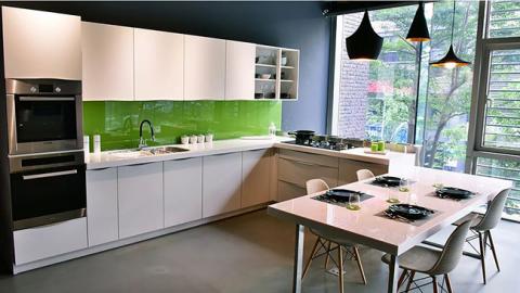 程沃國際 - 1.德國嚴格檢測標準 - 擁有材料品質、T&Uuml;V 管理品質、製造品質與 ZENTEK 環境品質等四大認證。

2.白色美耐板門板：大眾色系好搭配，櫃體潔白亮麗且耐用性佳。

3.雷射封邊技術：防止門板封邊不實，遇水膨脹問題

4.採用奧地利鉸鍊大廠 BLUM氣壓緩衝棒，開啟櫃門輕而易舉。

5.德國 GRASS 滑軌系統，可承載40kg以上的承重量，讓抽屜收納更得心應手。