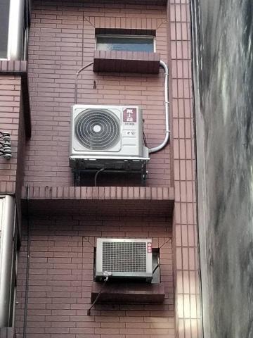 名澧有限公司 - 室外機安裝完成
並配置pvc排水管