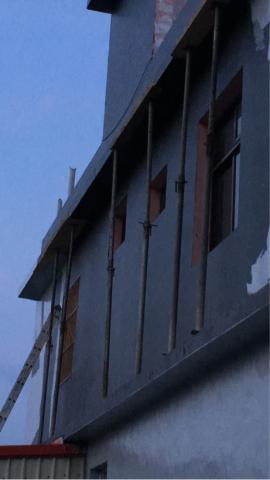 玖佰益時尚油漆外牆防水PU工程 - 防水工程,長久以來水泥脫落,鋼筋外露,水泥灌漿修復中。上半段   玖佰益時尚油漆外牆防水PU工程 - 防水工程,長久以來水泥脫落,鋼筋外露,水泥灌漿修復中。上半段