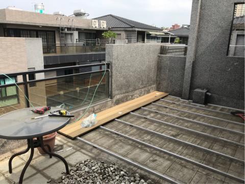 廖俊哲 - 戶外塑木地板施工
