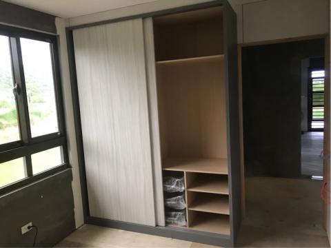 廖俊哲 - 拼色衣櫃