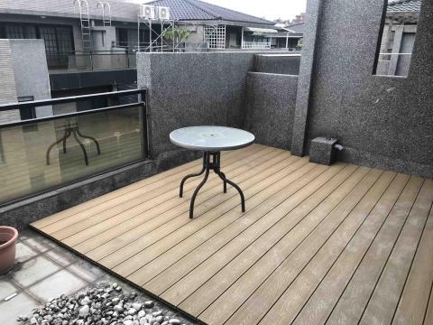 廖俊哲 - 戶外塑木地板完成