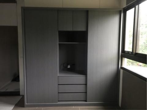 廖俊哲 - 電視衣櫃