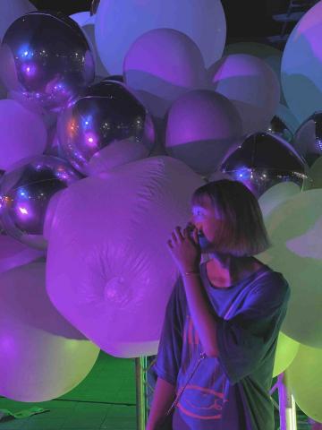 提供價目表圖示服務的專家凃采妤