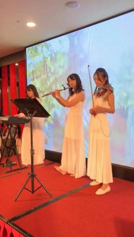 魏嘉慧 大提琴&鋼琴教學/表演 - 三人組婚禮樂團演出 魏嘉慧 大提琴&鋼琴教學/表演 - 三人組婚禮樂團演出