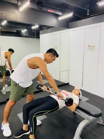 Raxson - 翹臀首選槓鈴臀推!臀大肌的最有效訓練方式、姿勢與呼吸方式等許多細節的調整與修正才能有效訓練以及避免姿勢不對導致受傷。 Raxson - 翹臀首選槓鈴臀推!臀大肌的最有效訓練方式、姿勢與呼吸方式等許多細節的調整與修正才能有效訓練以及避免姿勢不對導致受傷。