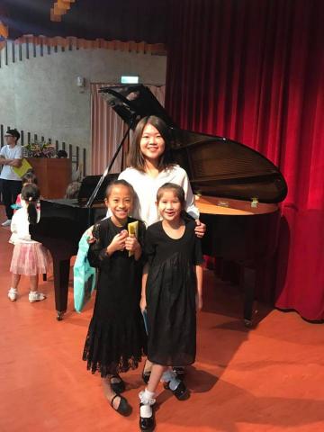 魏嘉慧 大提琴&鋼琴教學/表演 - 師生成果發表會
學大提琴的女孩都好有氣質