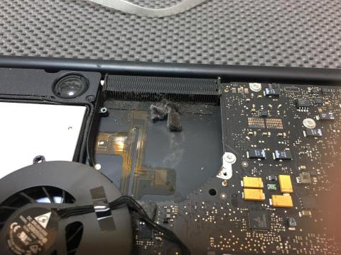 麥克先生 • 蘋果電腦專業服務中心 - MacBook Pro內部清潔保養～