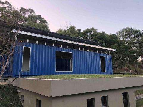 秦振企業社-鍾興龍 - 造橋貨櫃屋開窗