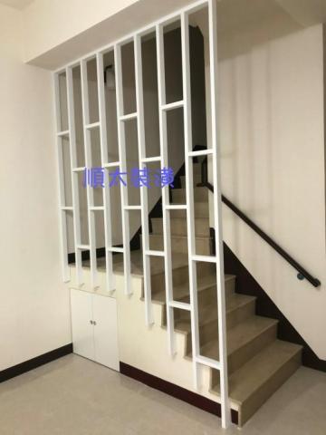 順太裝潢 - 樓梯造型屏風