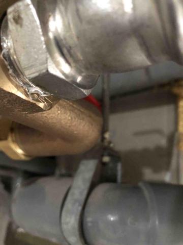 群正水電工程行 - 客戶家的減壓筏漏水，更新