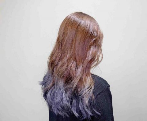 提供洗剪燙染服務的專家蔡其錤