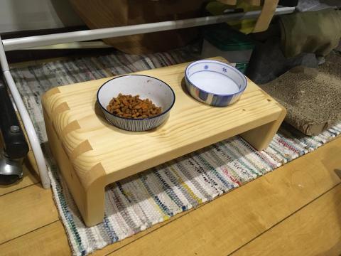 高偉翔 - 飼料碗架