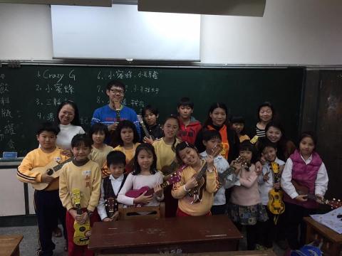 👉音樂系師資🎸體驗課✨北車/西門年授1500堂! - 國小烏克麗麗社團成果發表 👉音樂系師資🎸體驗課✨北車/西門年授1500堂! - 國小烏克麗麗社團成果發表