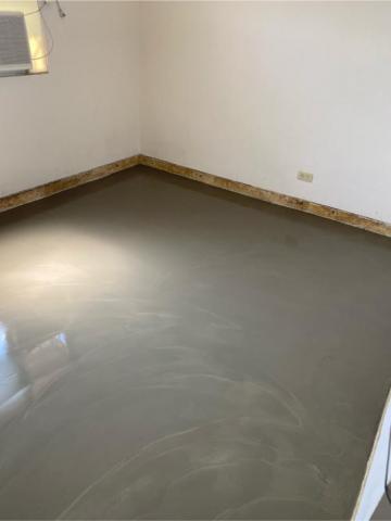 旭懿工程行 - 台南塑膠地板施工前自平式水泥施工完成