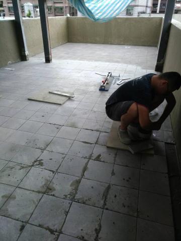 羅鈞丞 - 屋頂磁磚鋪設