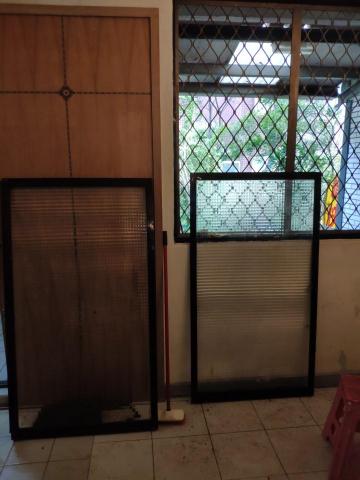 《時和》清潔企業社 - 窗戶拆下來刷洗。非專業清洗，慎重拆窗。