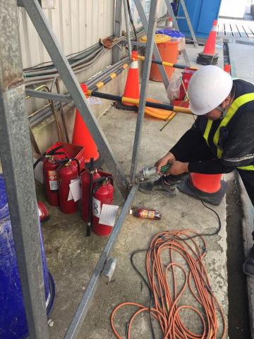 楊先生 - 工程人員施作施作工程