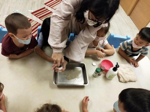 英語聽說 Doris Tsai蔡喬屏 - 雙語/全英文    科學實驗